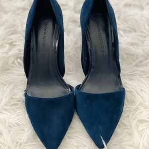 Don’t step on my blue suede shoes 😍